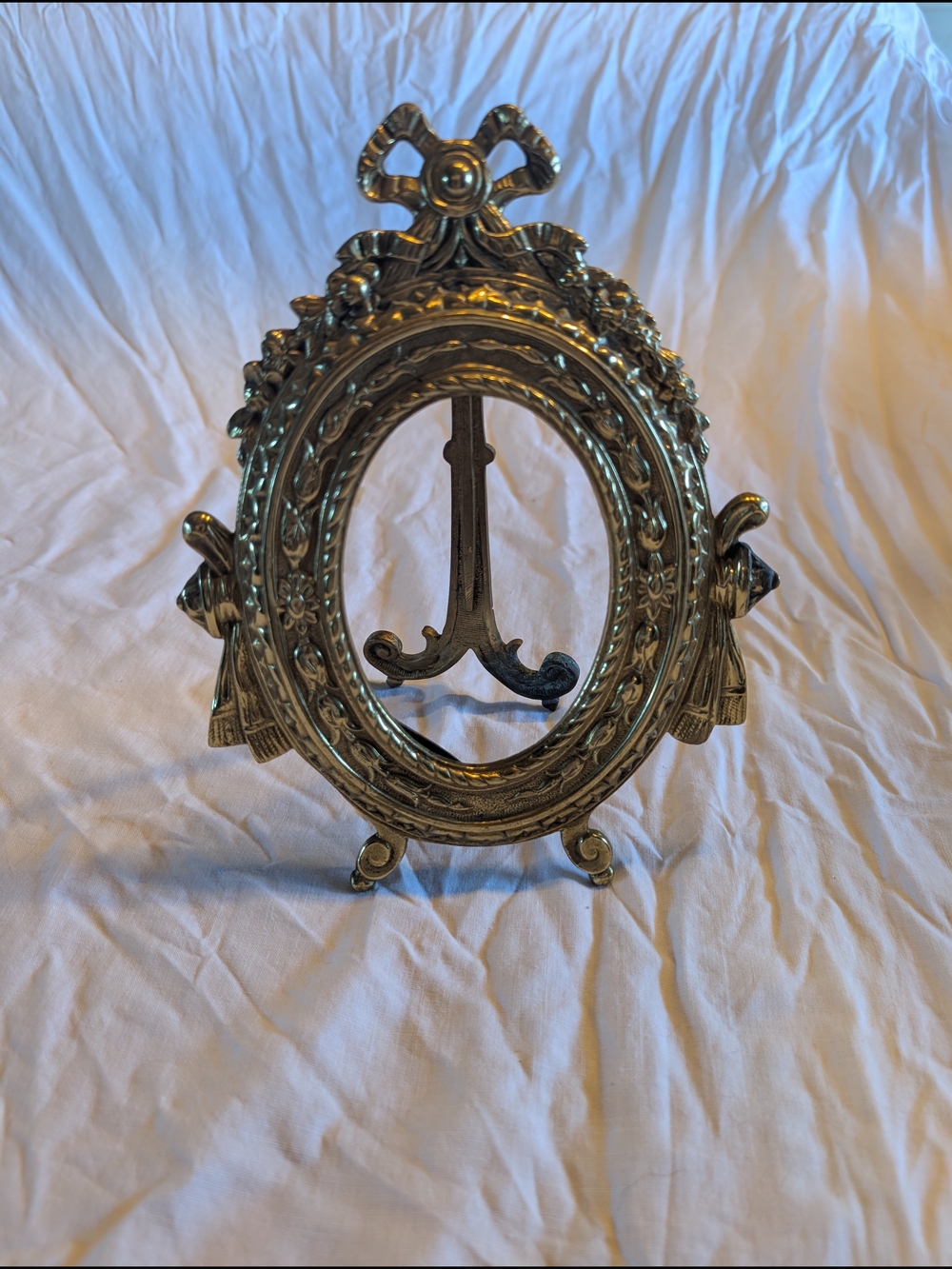 2/100$ Vintage Ornate Gold brass Oval Picture Frame